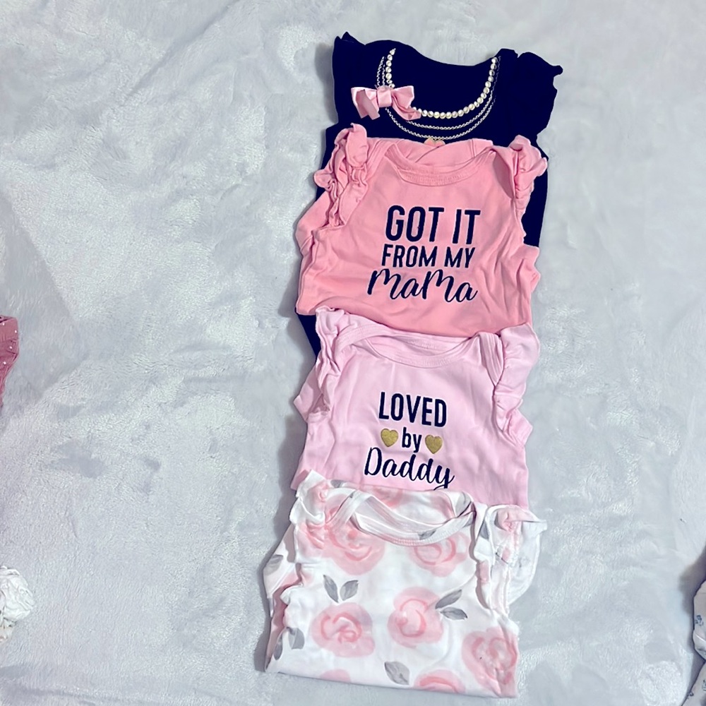4 pack onesie bundle of mine size 0-3m